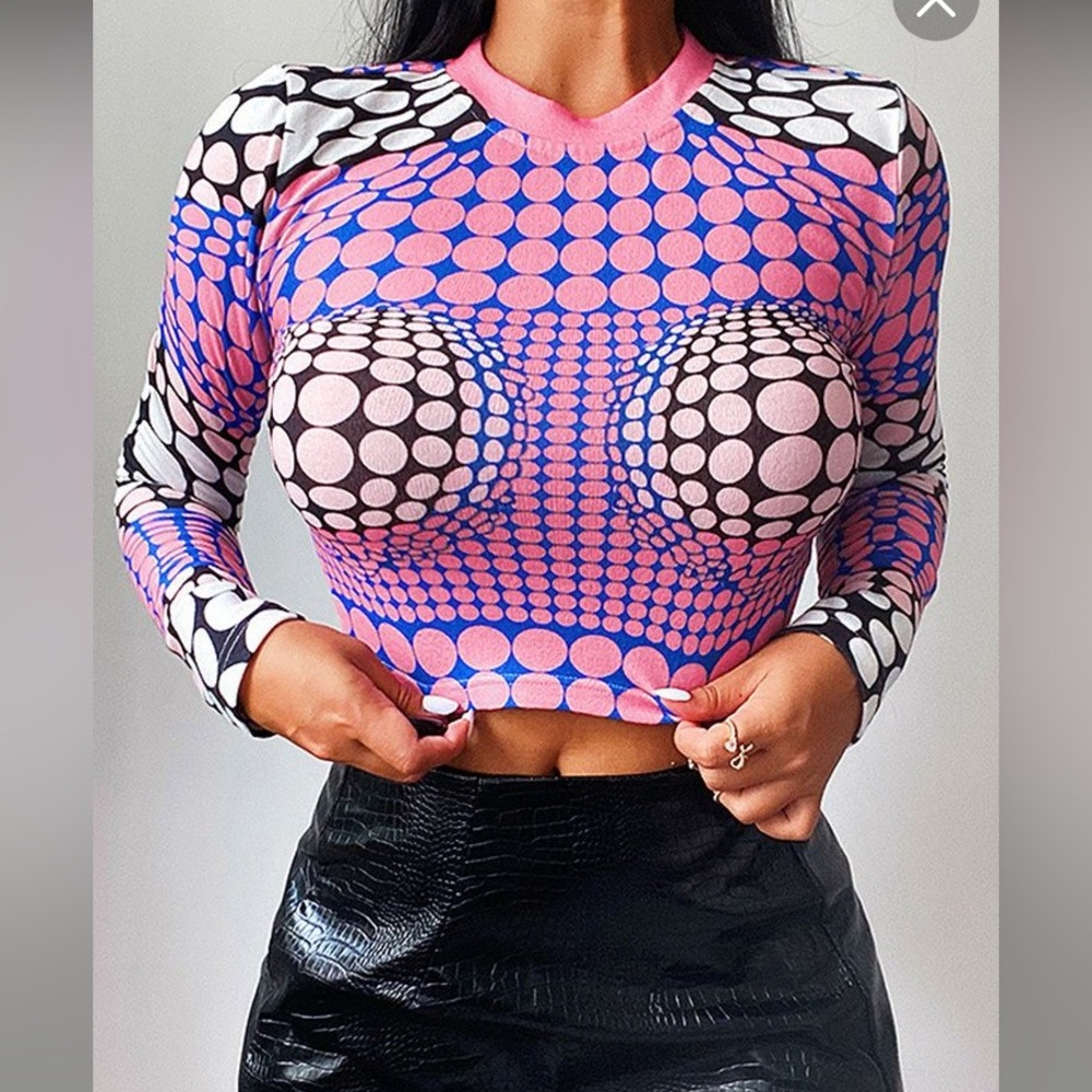 Pink and White Fitted Graphic Crop Blouse